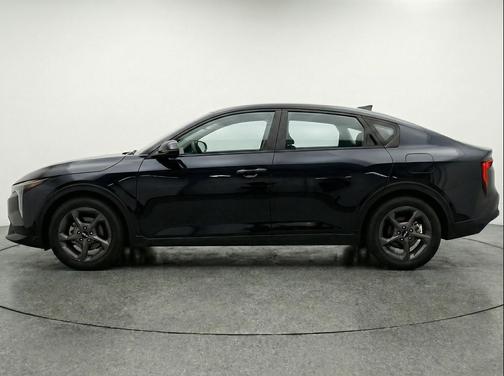 Aurora Black Pearl 2025 Kia K4 LXS