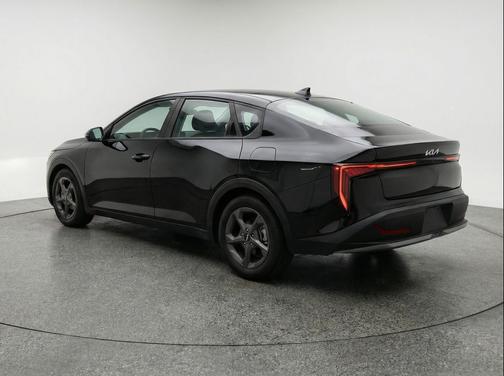 Aurora Black Pearl 2025 Kia K4 LXS