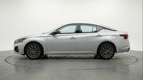 Gun Metallic 2025 Nissan Altima SV FWD