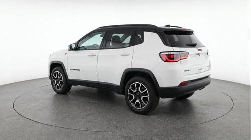 Bright White Clearcoat 2025 Jeep Compass Trailhawk