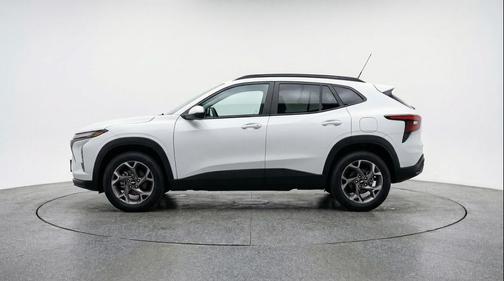 Summit White 2025 Chevrolet Trax LT