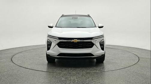 Summit White 2025 Chevrolet Trax LT
