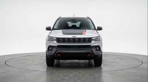 Silver Zynith Metallic Clearcoat 2025 Jeep Compass Trailhawk