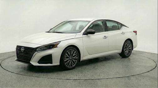 Glacier White 2025 Nissan Altima SV FWD