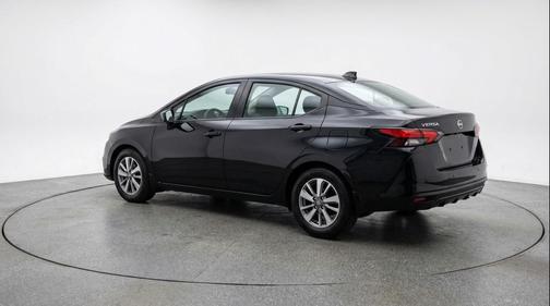 Super Black 2025 Nissan Versa 1.6 SV