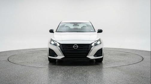 Glacier White 2025 Nissan Altima SV FWD