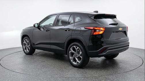 Mosaic Black Metallic 2025 Chevrolet Trax LT