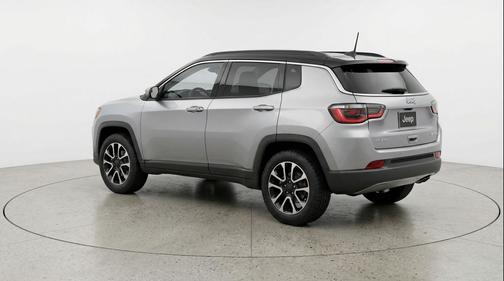 Silver Zynith Metallic Clearcoat 2025 Jeep Compass Trailhawk