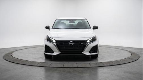 Glacier White 2025 Nissan Altima SV FWD