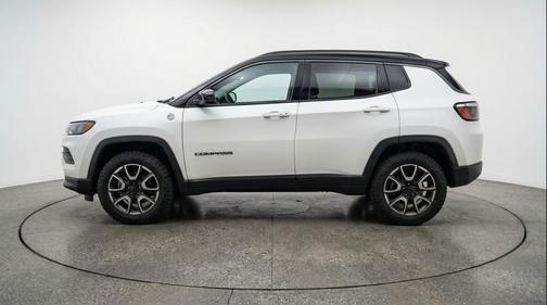 Bright White Clearcoat 2025 Jeep Compass Trailhawk