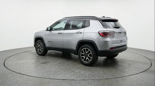 Silver Zynith Metallic Clearcoat 2025 Jeep Compass Trailhawk