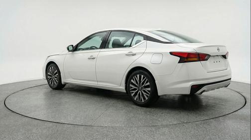 Pearl White Tricoat 2025 Nissan Altima SV FWD