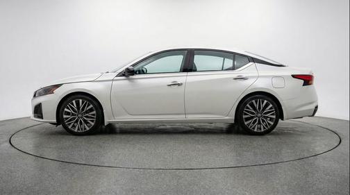 Pearl White Tricoat 2025 Nissan Altima SV FWD