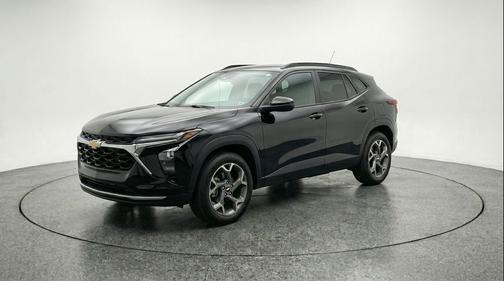 Mosaic Black Metallic 2025 Chevrolet Trax LT