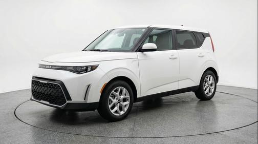 Snow White Pearl 2025 Kia Soul LX