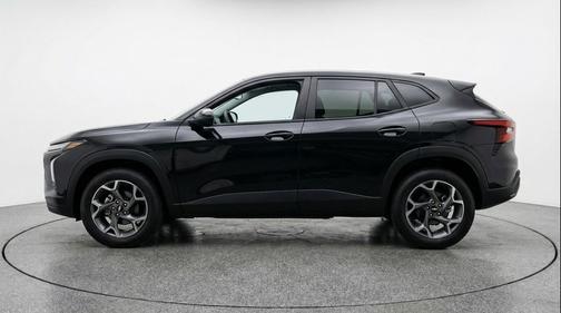 Mosaic Black Metallic 2025 Chevrolet Trax LT