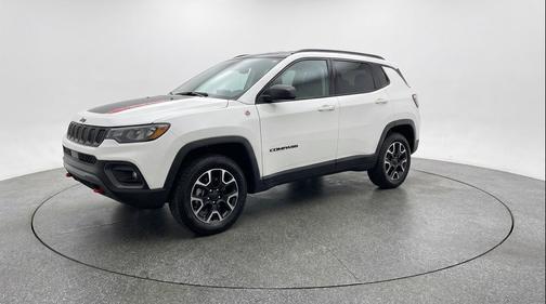 Bright White Clearcoat 2025 Jeep Compass Trailhawk