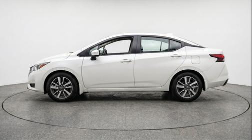Aspen White Tricoat 2025 Nissan Versa 1.6 SV