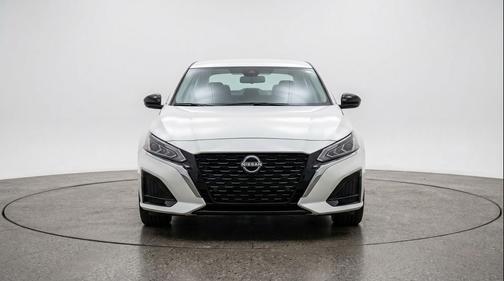 Glacier White 2025 Nissan Altima SV FWD