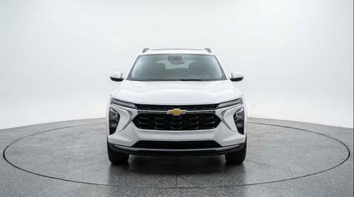 Summit White 2025 Chevrolet Trax LT