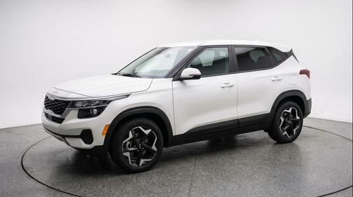 Snow White Pearl 2025 Kia Seltos S