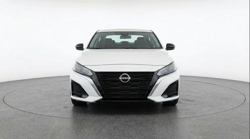 Glacier White 2025 Nissan Altima SV FWD