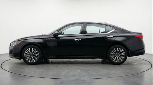 Super Black 2025 Nissan Altima SV FWD