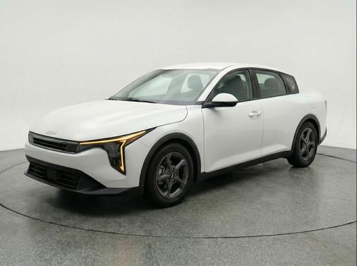 Snow White Pearl 2025 Kia K4 LXS