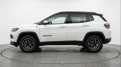Bright White Clearcoat 2025 Jeep Compass Trailhawk