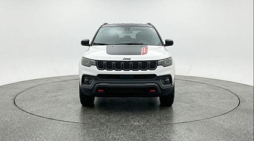 Bright White Clearcoat 2025 Jeep Compass Trailhawk