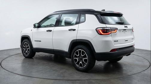 Bright White Clearcoat 2025 Jeep Compass Trailhawk