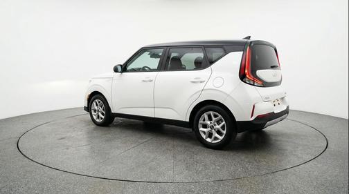 Snow White Pearl 2025 Kia Soul LX