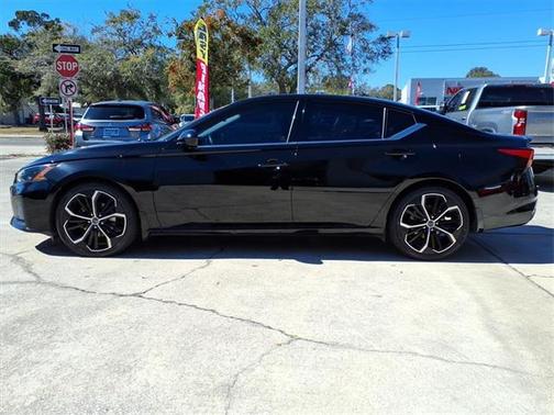 2023 Nissan Altima SR FWD