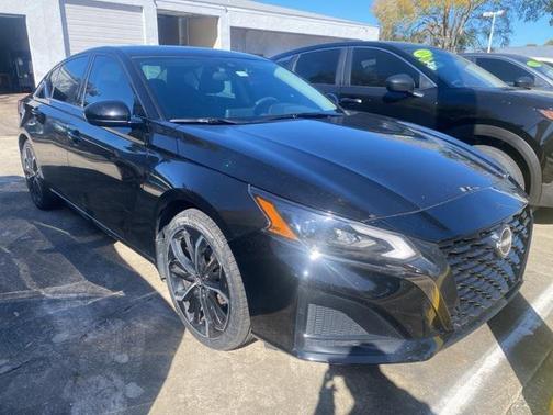 2023 Nissan Altima SR FWD