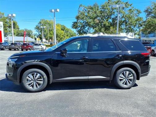 2025 Nissan Pathfinder SL FWD