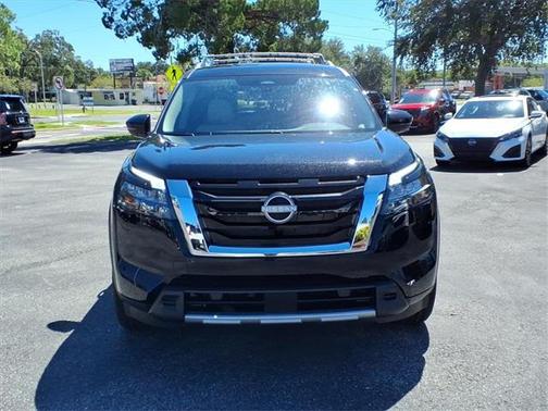 2025 Nissan Pathfinder SL FWD