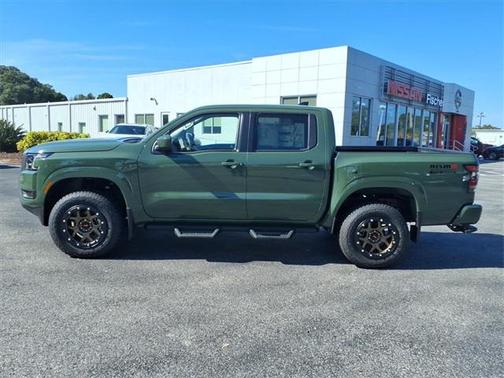 2025 Nissan Frontier SV