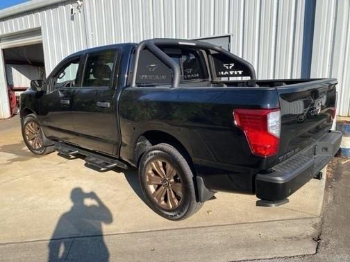 2024 Nissan Titan SV