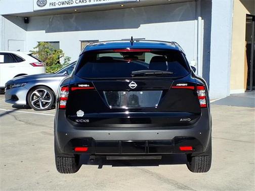 2025 Nissan Kicks SV