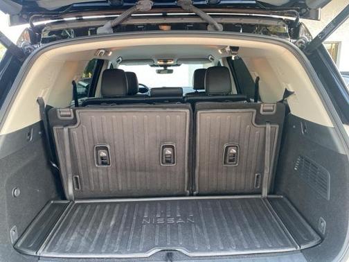 2023 Nissan Pathfinder SL 4WD