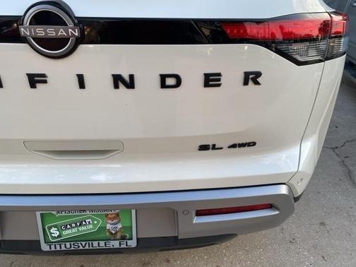 2023 Nissan Pathfinder SL 4WD