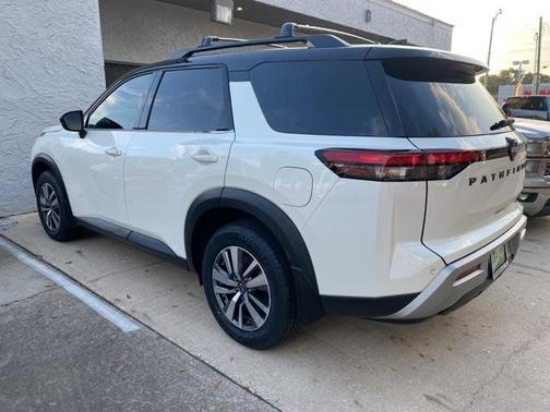 2023 Nissan Pathfinder SL 4WD