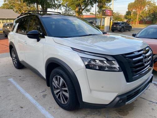 2023 Nissan Pathfinder SL 4WD
