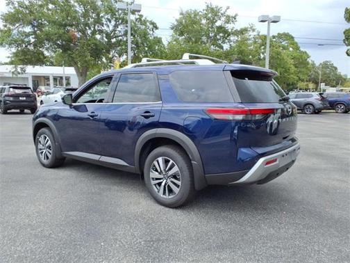 2025 Nissan Pathfinder SL FWD