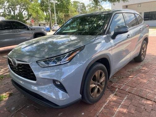 2022 Toyota Highlander Hybrid XLE