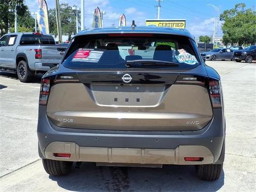 2025 Nissan Kicks S