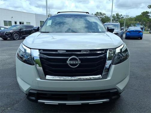 2025 Nissan Pathfinder Platinum FWD