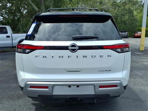 2025 Nissan Pathfinder Platinum FWD
