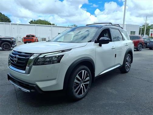 2025 Nissan Pathfinder Platinum FWD