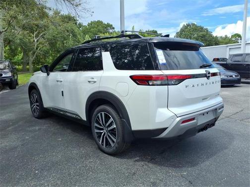 2025 Nissan Pathfinder Platinum FWD